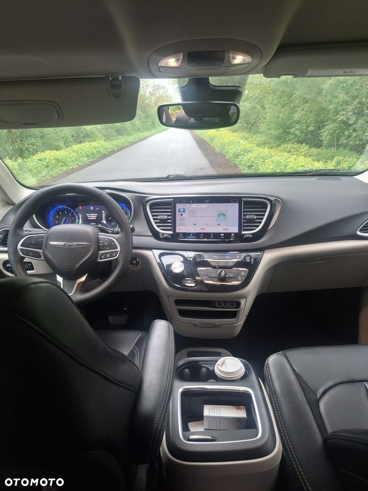 Chrysler Pacifica - 8
