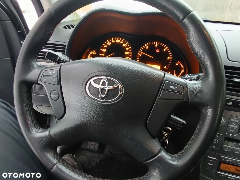 Toyota Avensis 2.0 D-4D - 14