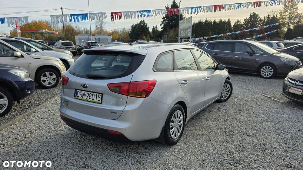 Kia Ceed - 11