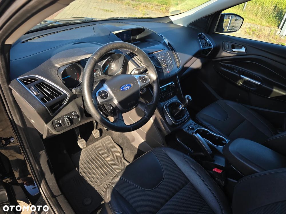 Ford Kuga 2.0 TDCi 2x4 Titanium - 14