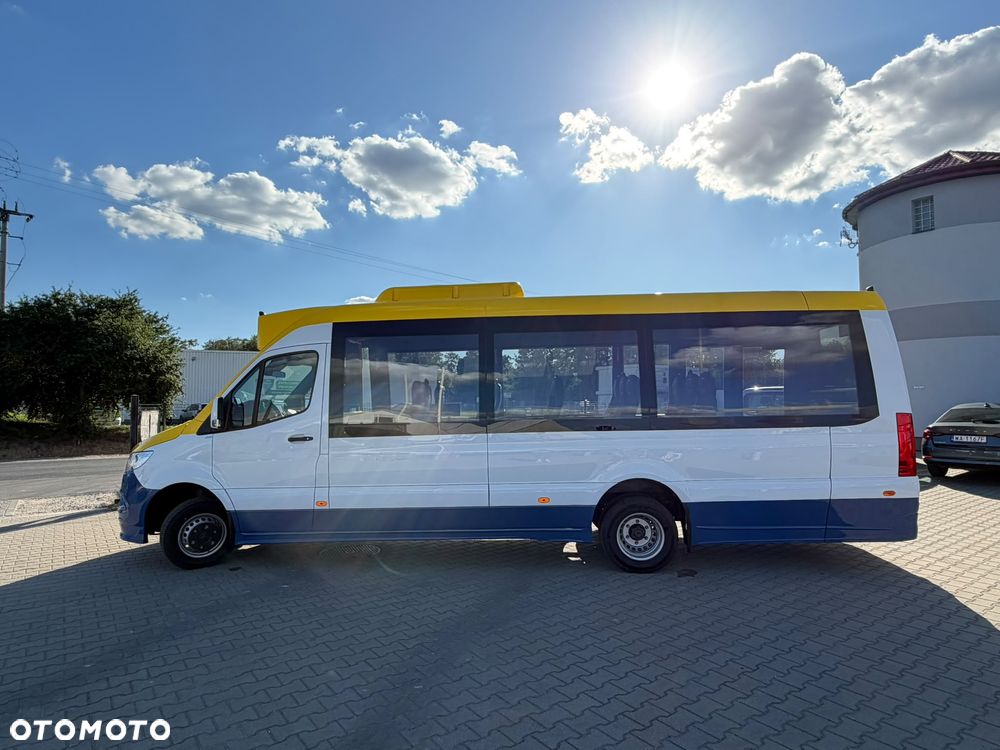 Mercedes-Benz Sprinter 517 - 8