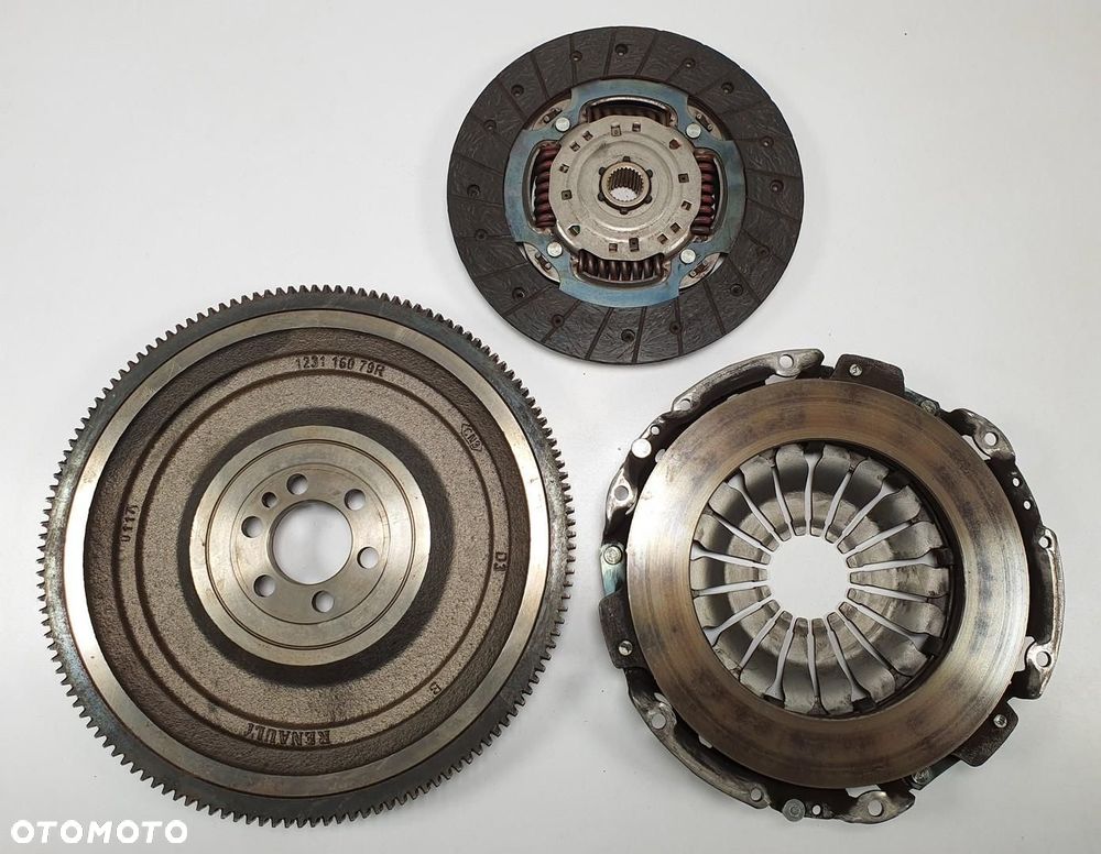 SPRZĘGŁO KOMPLETNE SMART FORFOUR II 453 0.9 T 123116079R 301012218R - 5