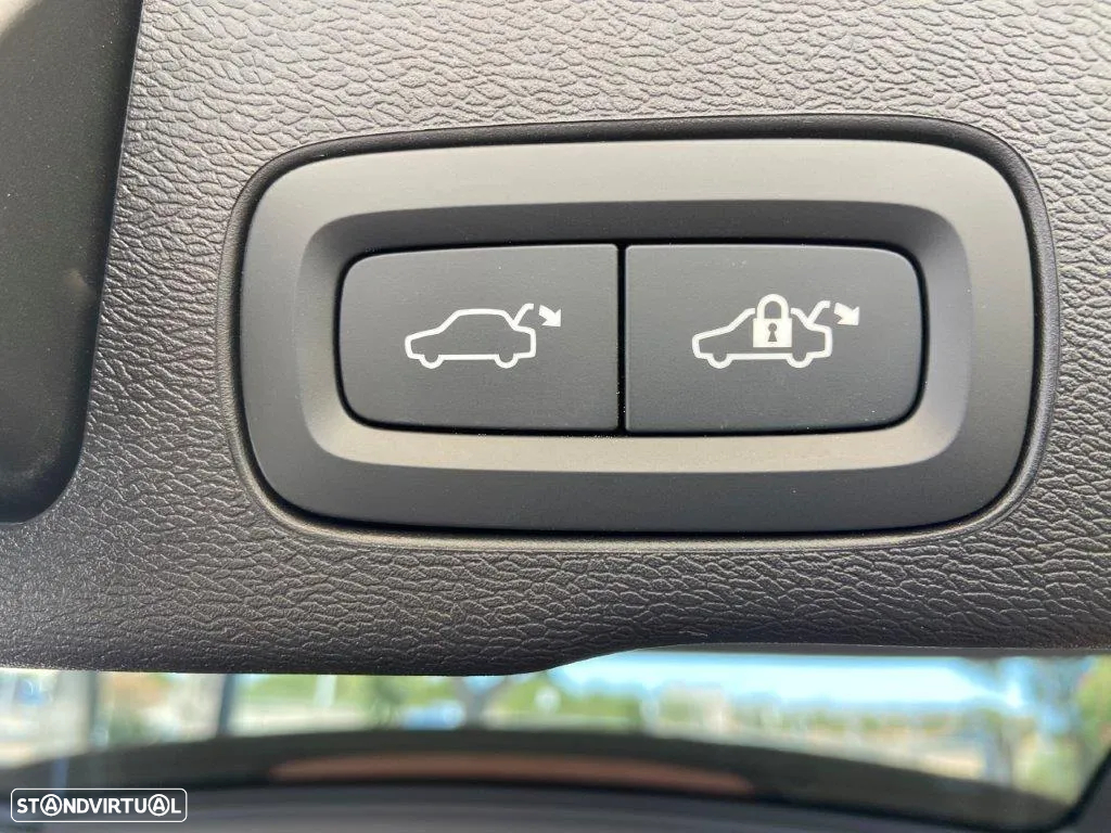Volvo XC 60 2.0 T8 PHEV Ultimate Dark AWD - 17