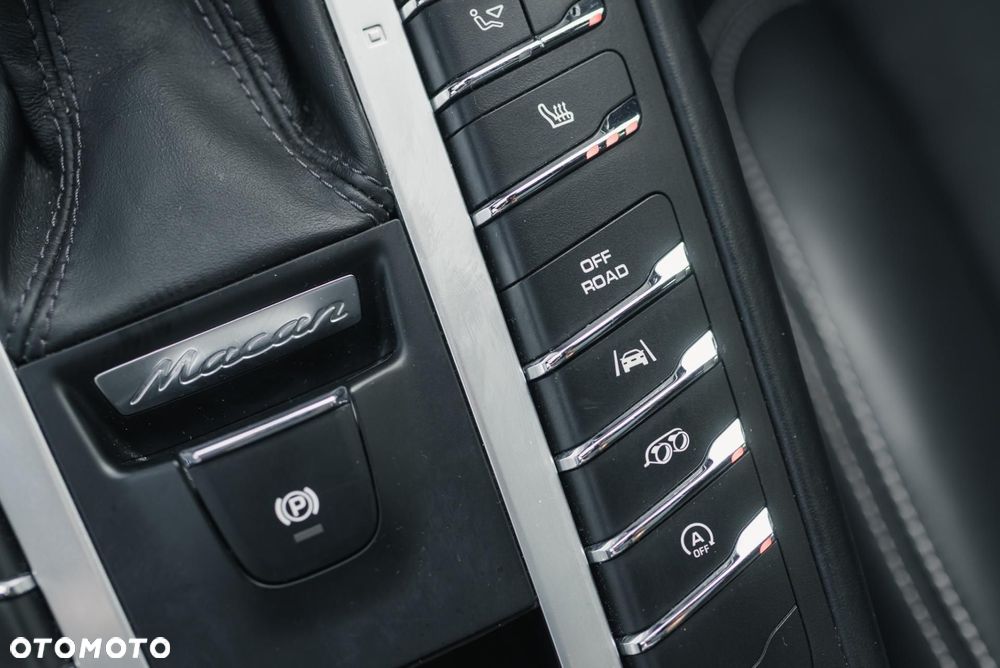 Porsche Macan - 24