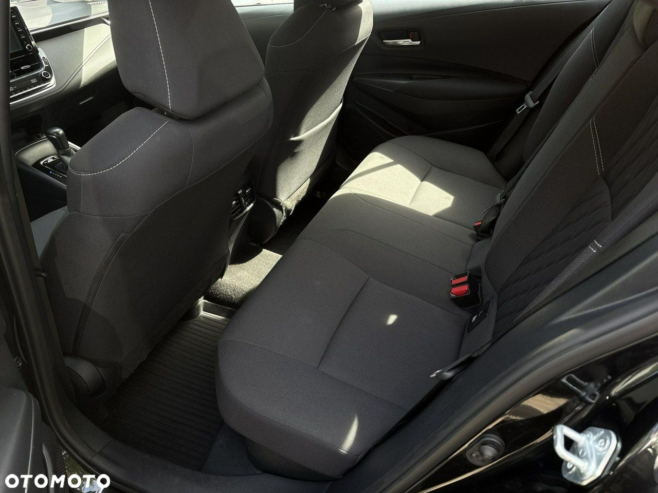 Toyota Corolla 1.8 Hybrid Comfort - 12