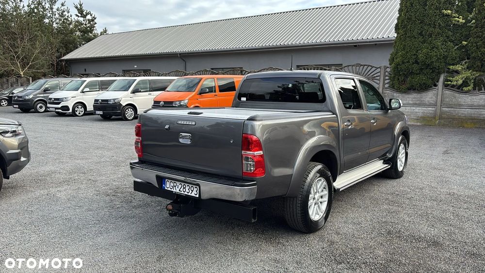 Toyota Hilux 2.5 D-4D SR - 33