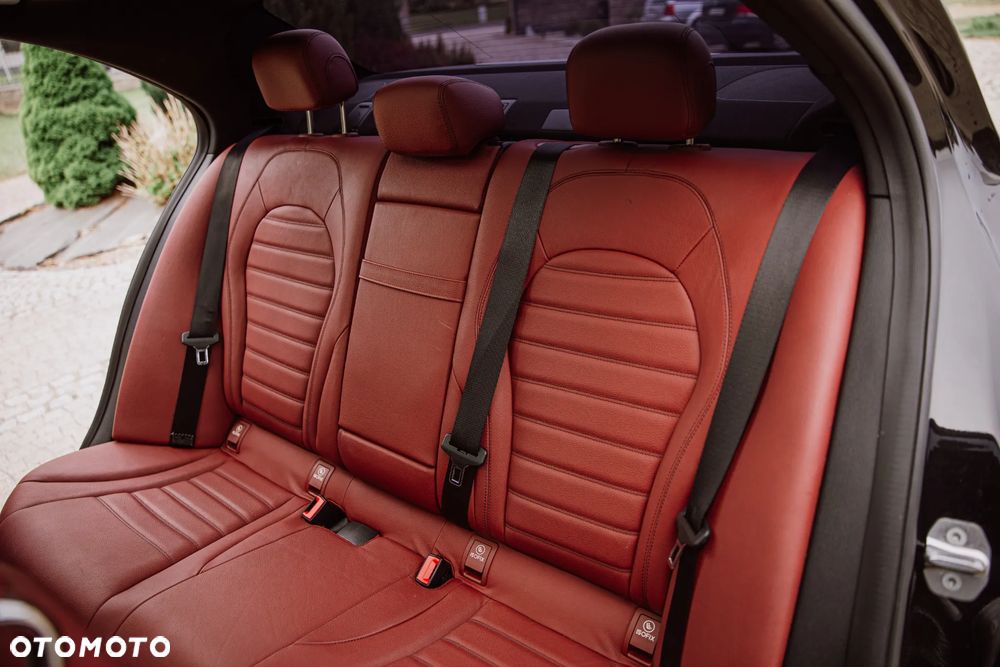 Mercedes-Benz Klasa C AMG 43 4-Matic - 30