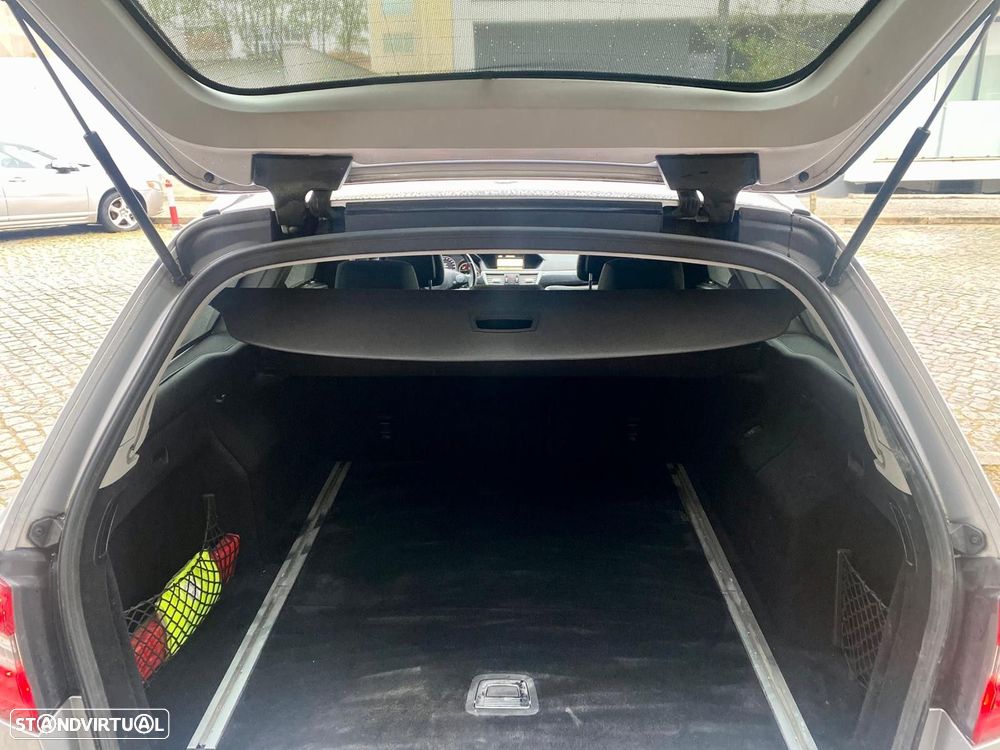 Mercedes-Benz E 220 CDi Avantgarde BE Auto. - 31
