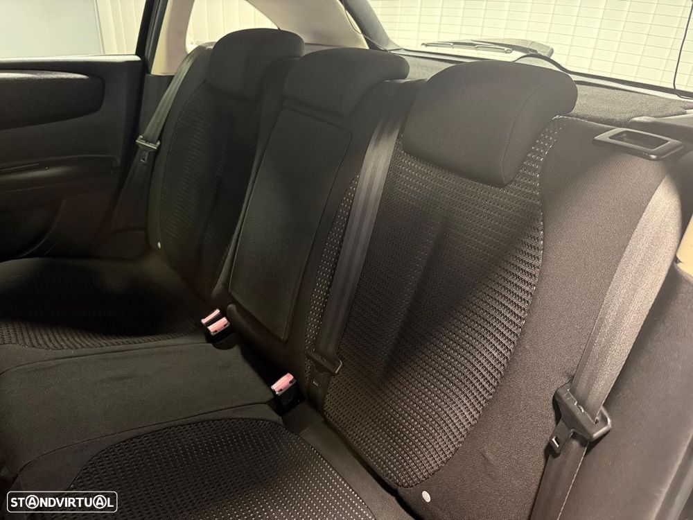 Citroën C4 1.6 HDi 110 VTR Pack CMP6 - 7