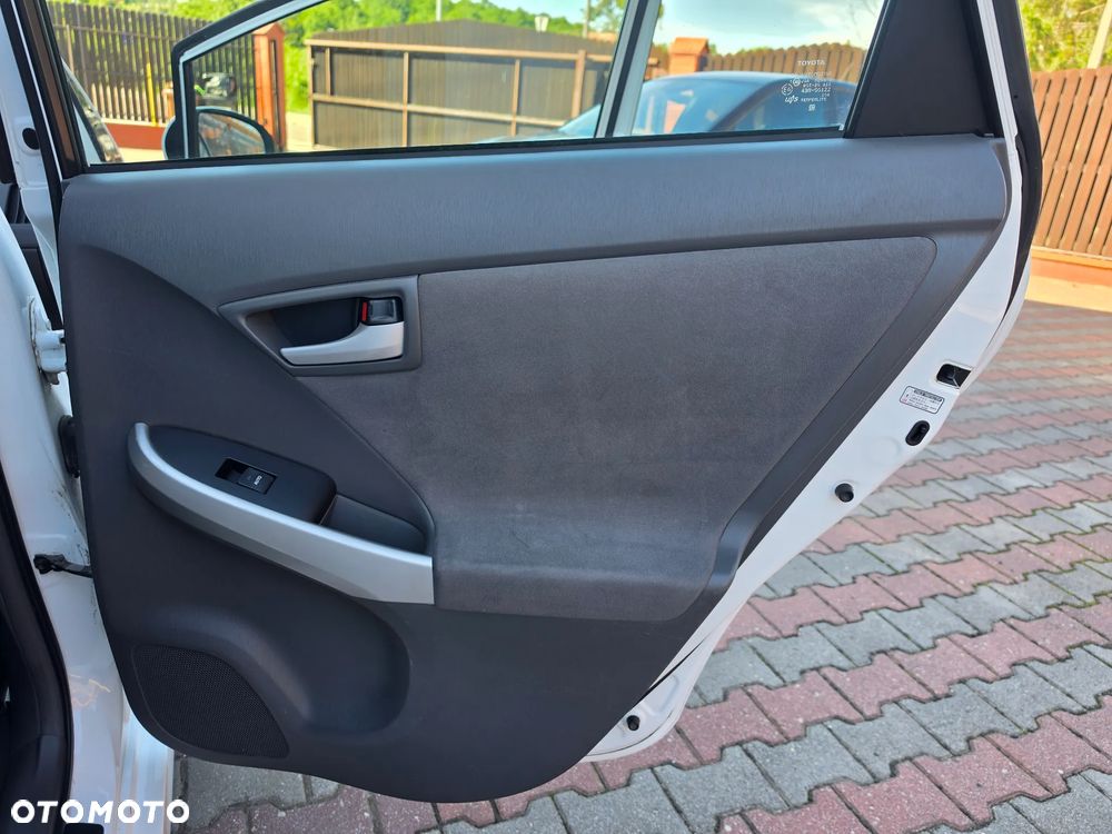 Toyota Prius (Hybrid) - 20