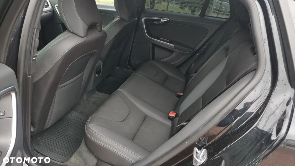 Volvo V60 D4 Geartronic Momentum - 15