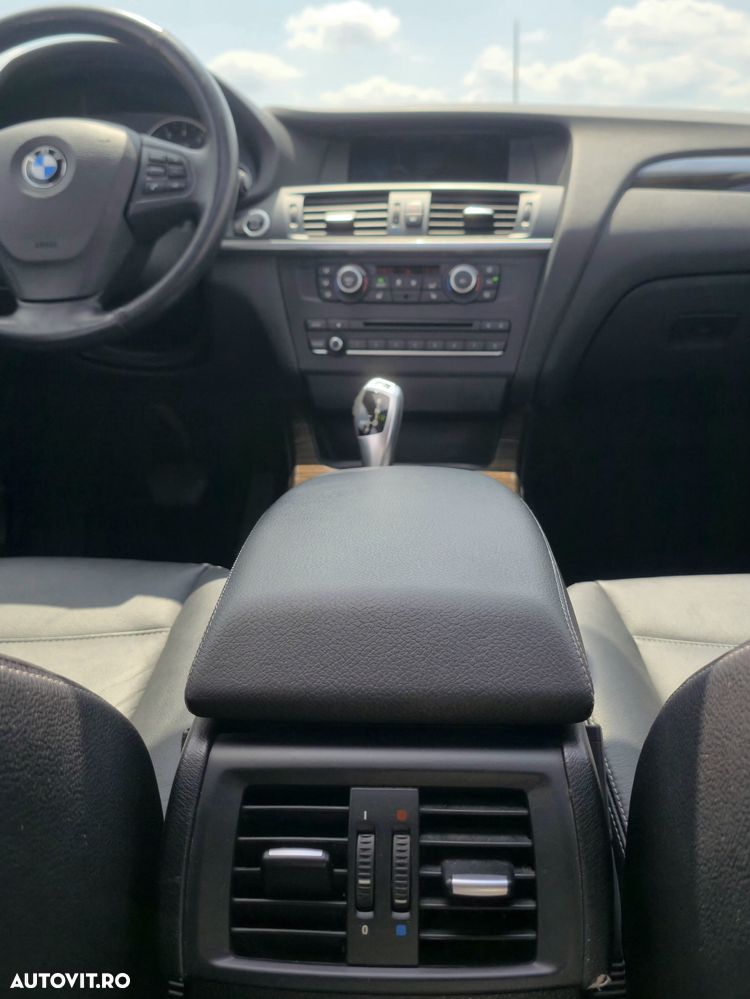 BMW X3 xDrive28i AT xLine - 16