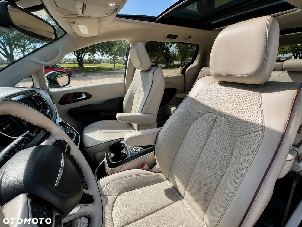 Chrysler Pacifica - 11