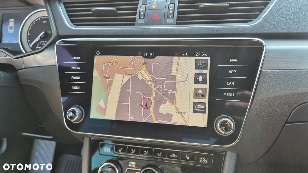 Skoda Superb 2.0 TDI Style DSG - 34