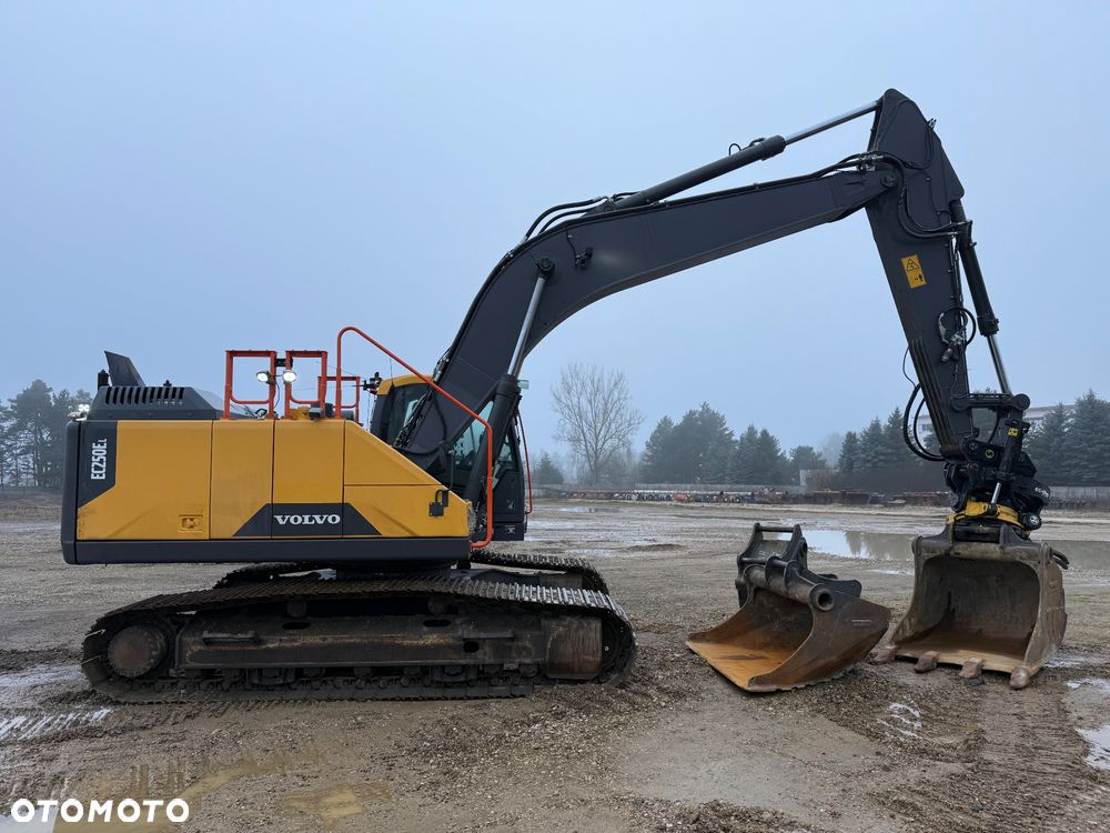 Volvo EC 250 EL - 13