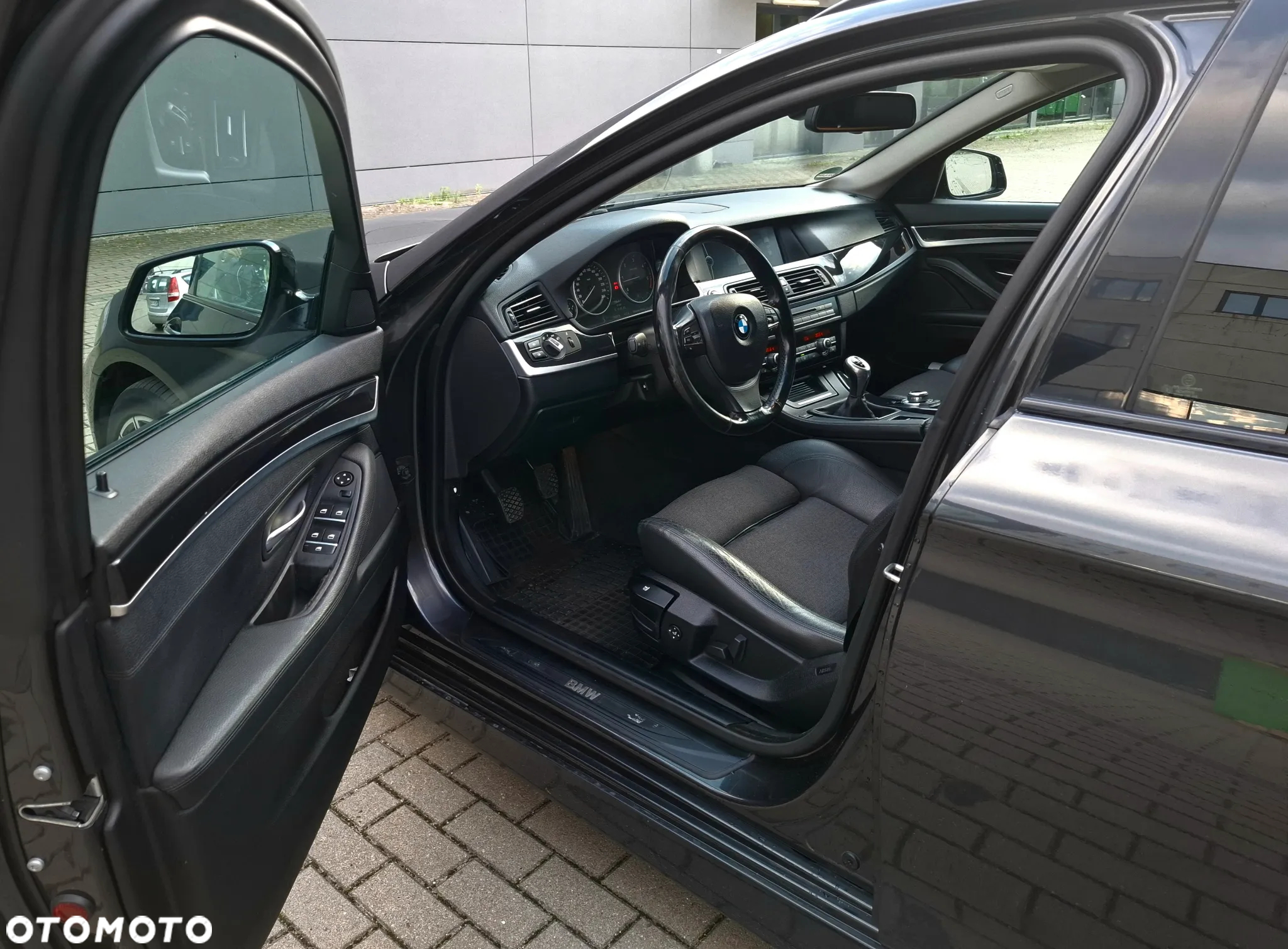 BMW Seria 5 525d - 24