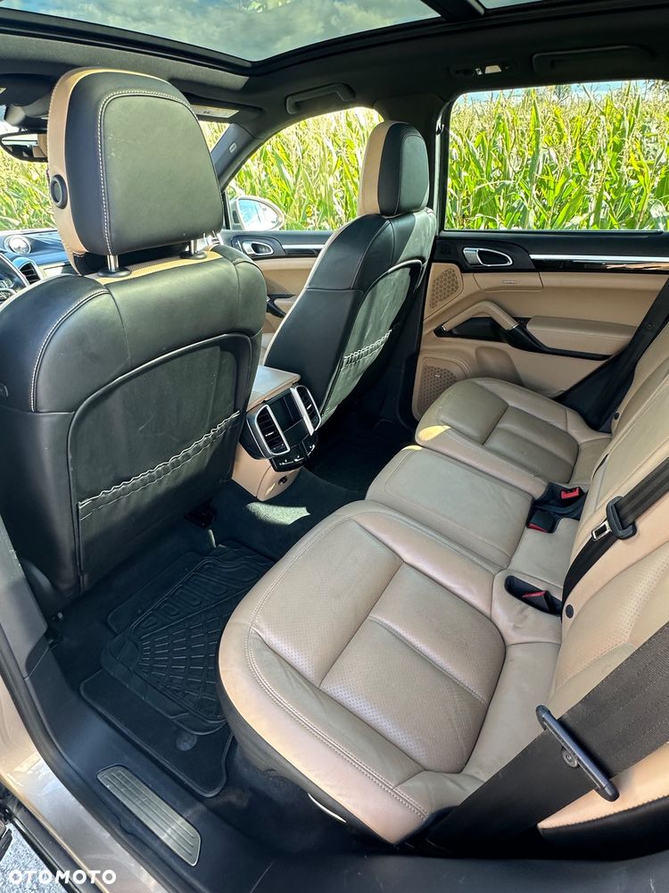 Porsche Cayenne Platinum Edition - 17