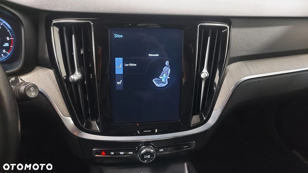 Volvo V60 D4 R-Design - 22