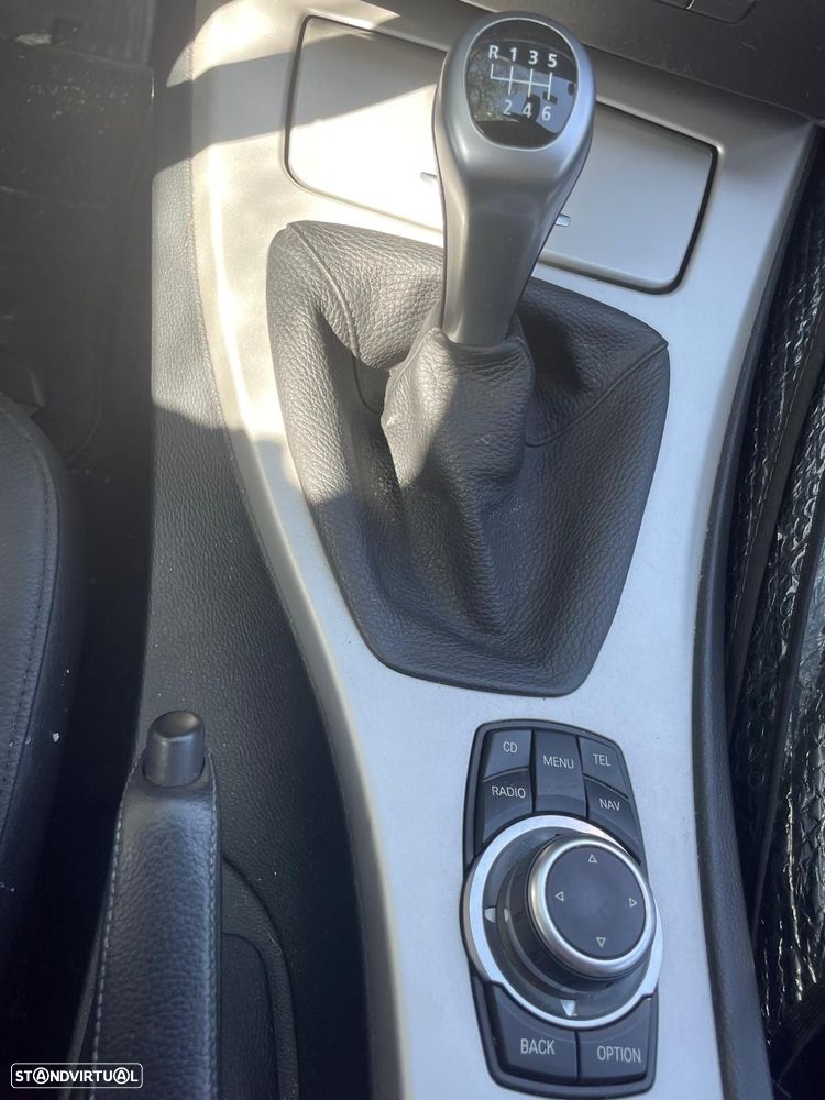 BMW 318 d Navigation — fotografia 6