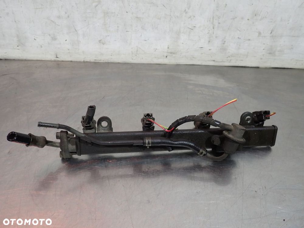 LISTWA WTRYSKOWA MITSUBISHI OUTLANDER - 1