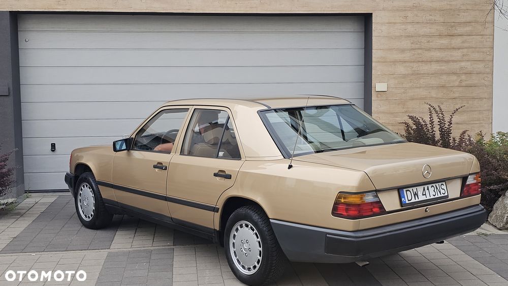 Mercedes-Benz W124 (1984-1993) - 12