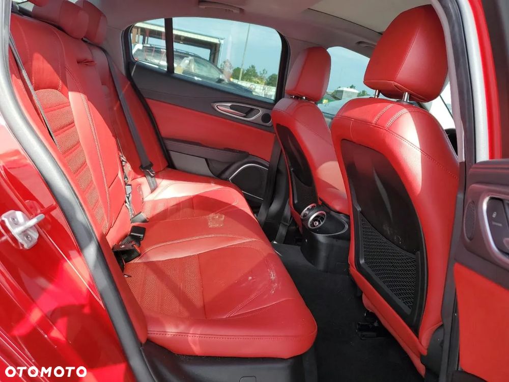 Alfa Romeo Giulia 2.0 Turbo 16V AT8-Q4 Ti - 9