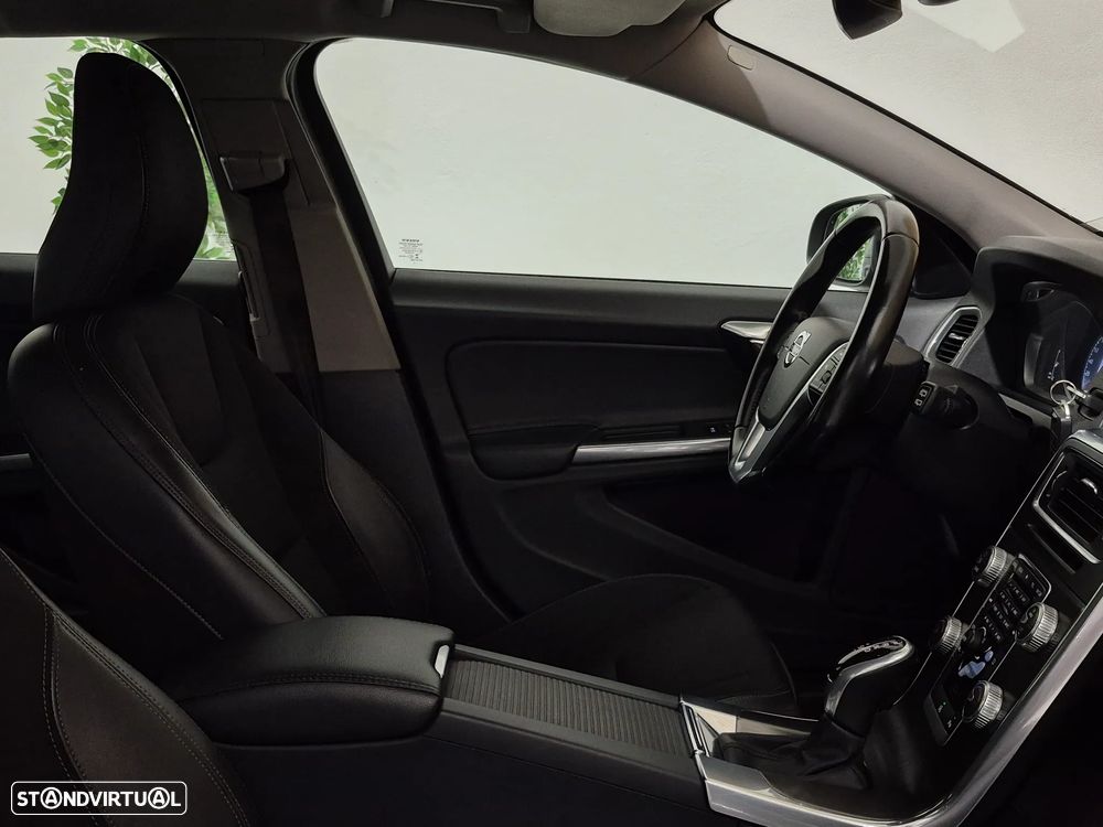 Volvo V60 1.6 D2 Momentum Eco Powershift - 27