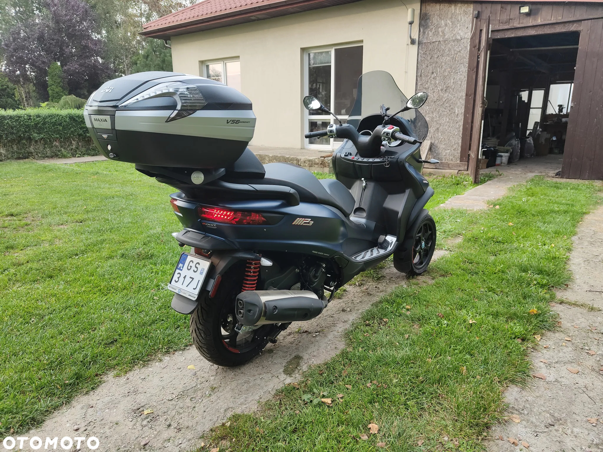 Piaggio MP-3 - 10