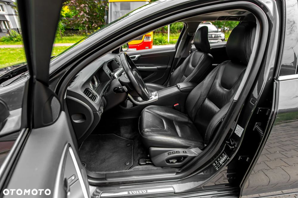 Volvo V60 D5 Geartronic Momentum - 6