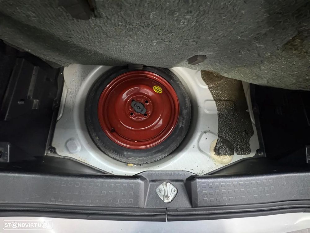Suzuki Swift 1.3 DDiS Sport — fotografia 28
