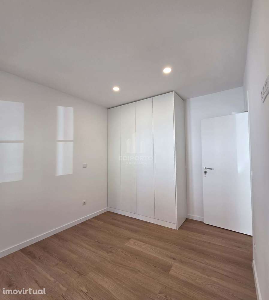 Moradia Térrea T1+1 com Deck e Jardim, perto da Avenida da República e - Grande imagem: 4/10