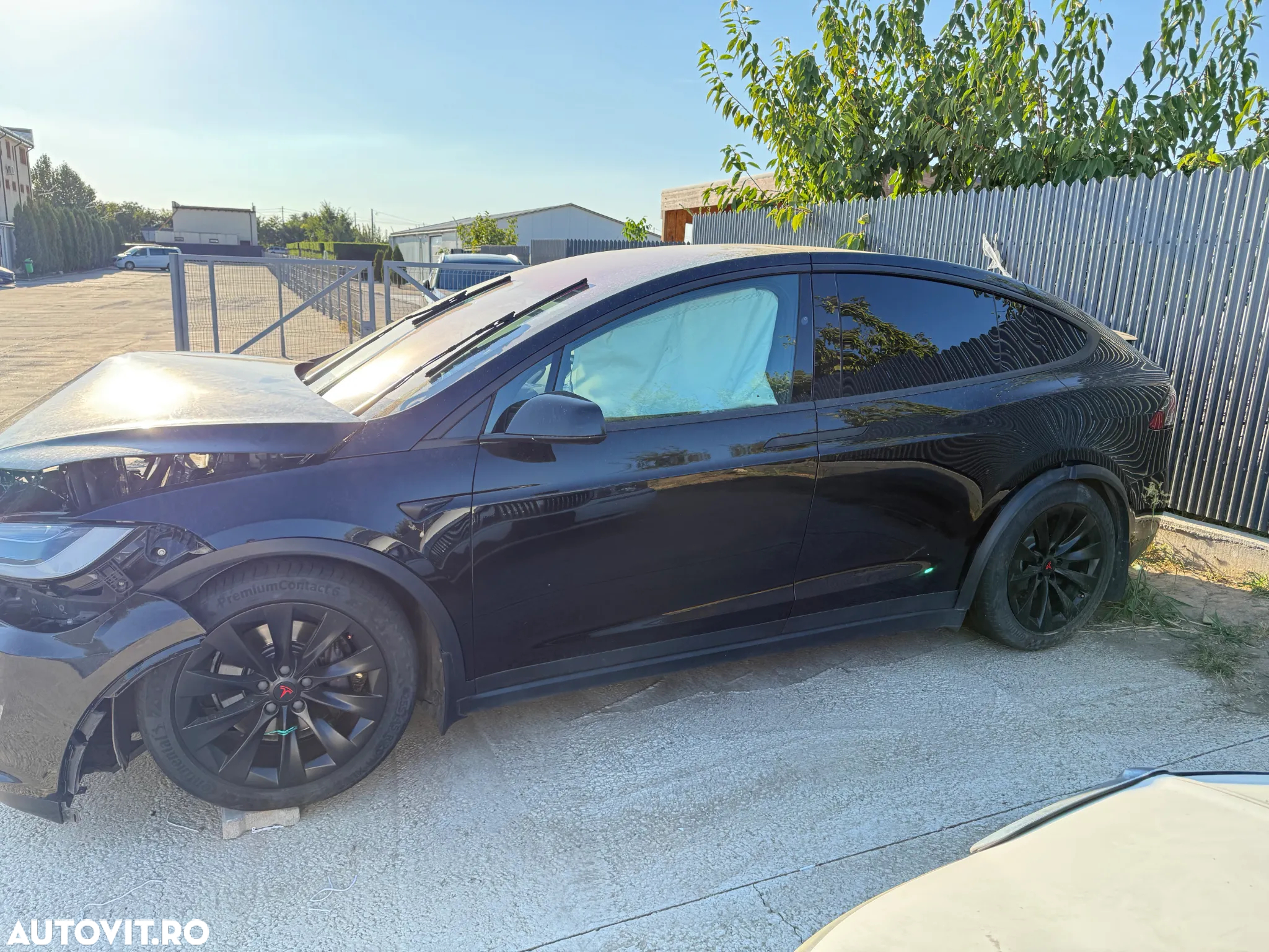 Tesla Model X - 13