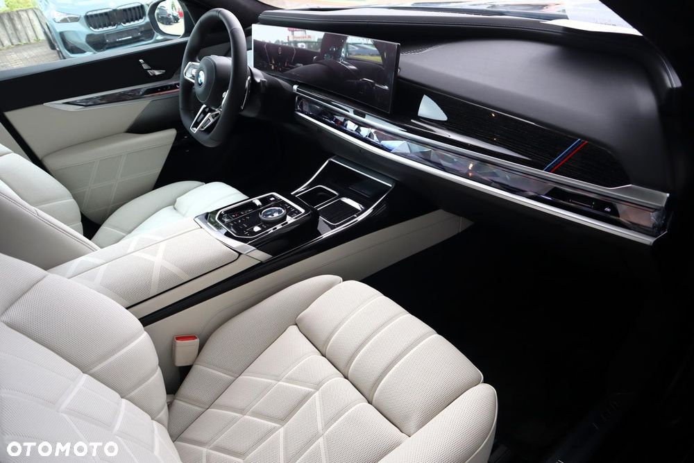 BMW Seria 7 - 16