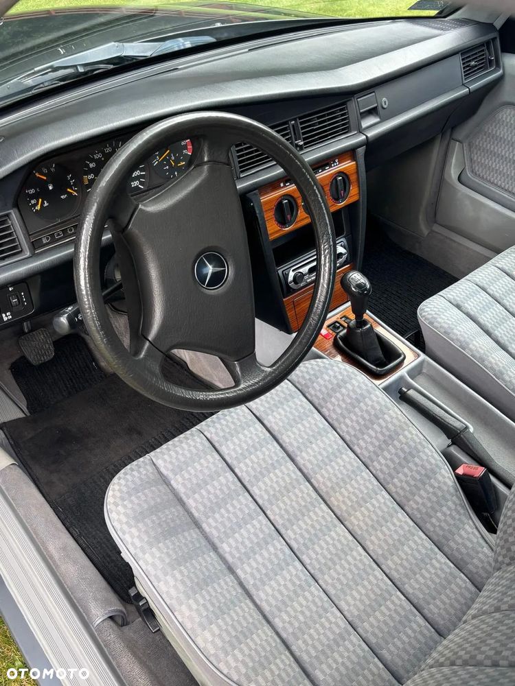 Mercedes-Benz W201 (190) - 3