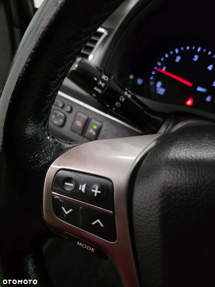 Toyota Avensis 2.0 D-4D Sol Premium - 19