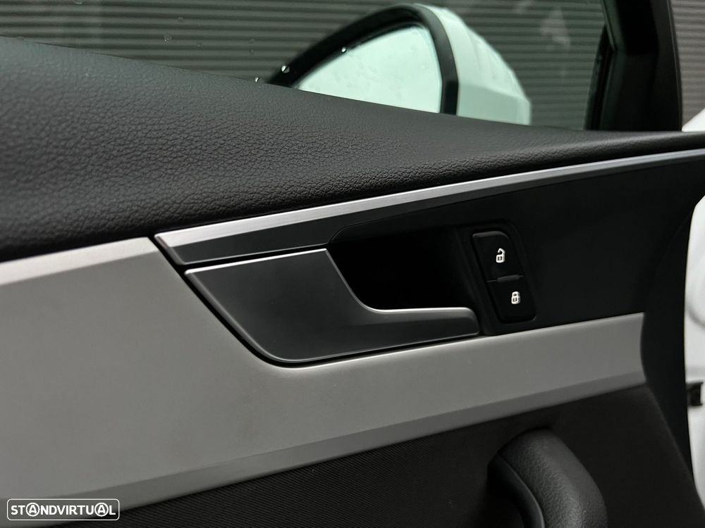 Audi A4 Avant 30 TDI S line S tronic - 12