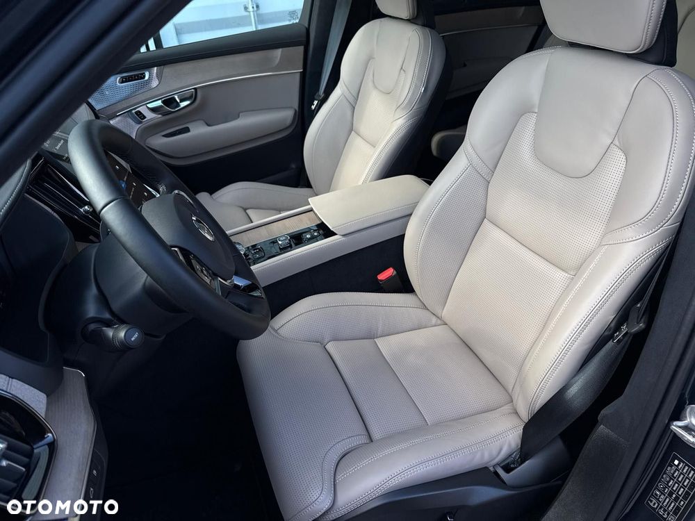 Volvo XC 90 T8 AWD Plug-In Hybrid Ultra Dark 7os - 31