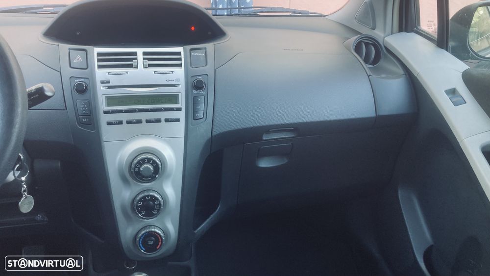 Toyota Yaris 1.0 VVT-i - 4