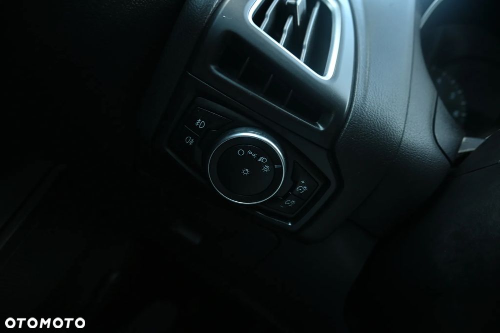 Ford Focus 1.5 EcoBoost Titanium ASS - 34
