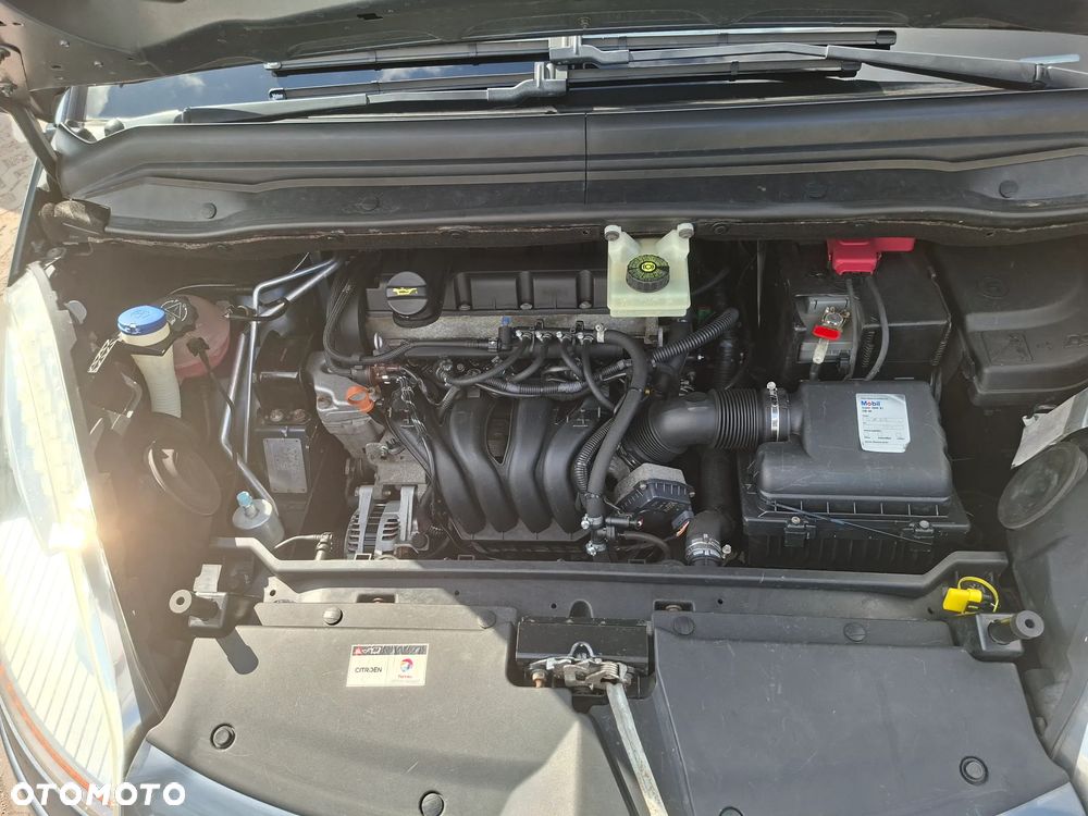 Citroën C4 Grand Picasso 1.8 16V Style - 11