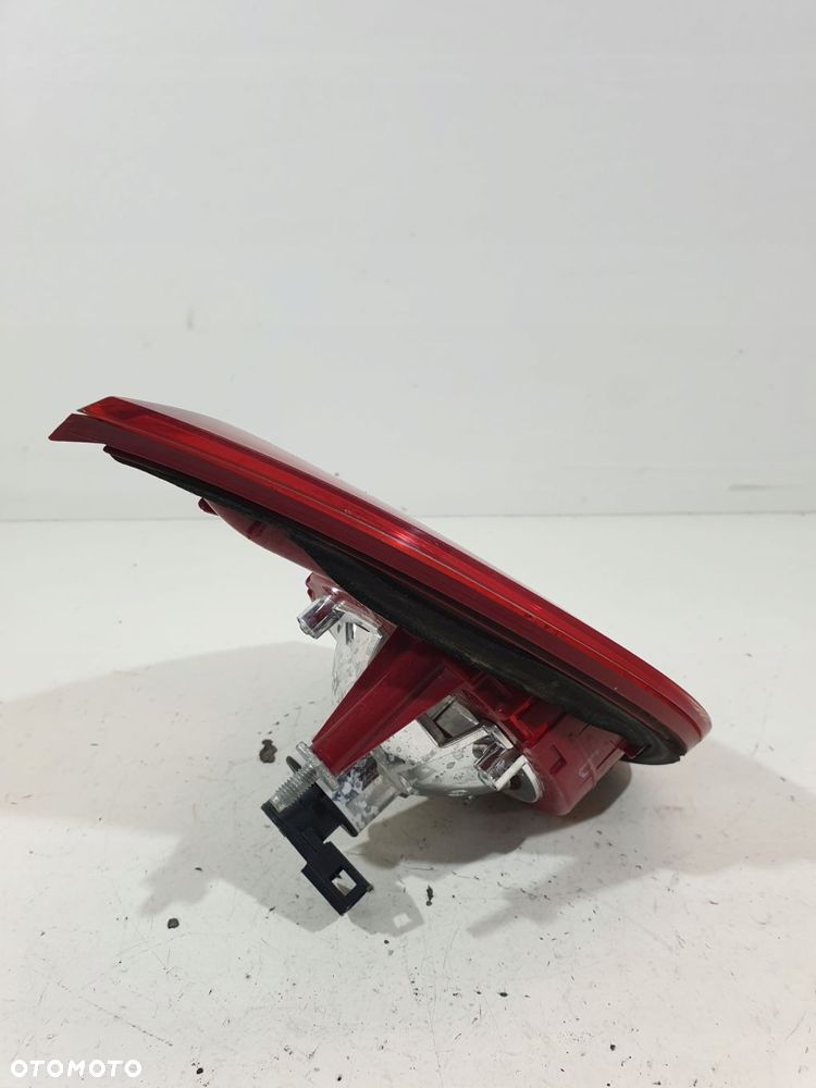 lampa prawy tył vw golf v w klapę 1k6945094e - 8
