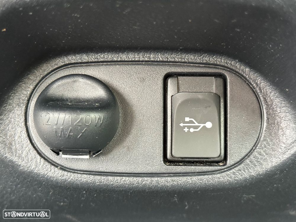 Toyota Yaris 1.0 VVT-i Comfort c/ Design-Pack - 22