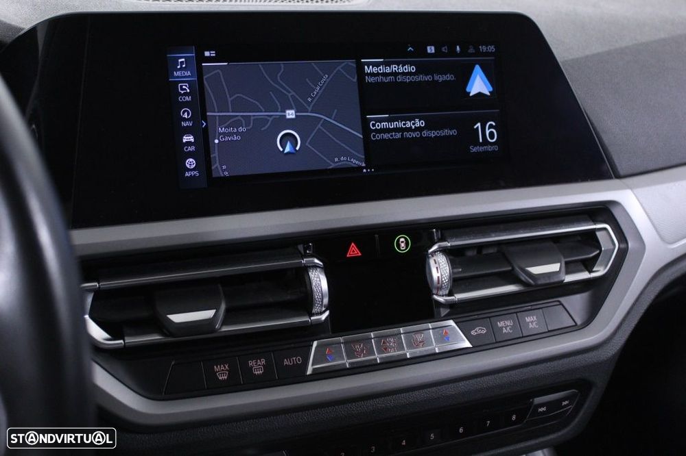 BMW 330 e Touring Auto - 28