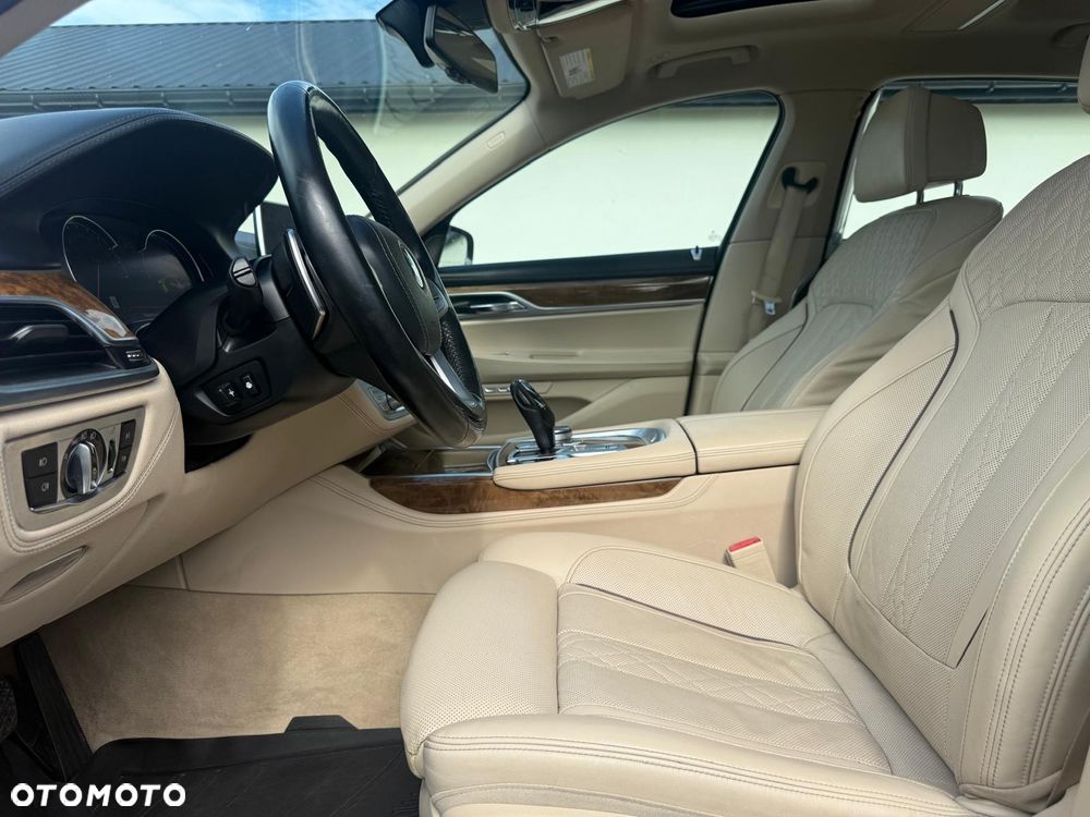 BMW Seria 7 740Li - 11
