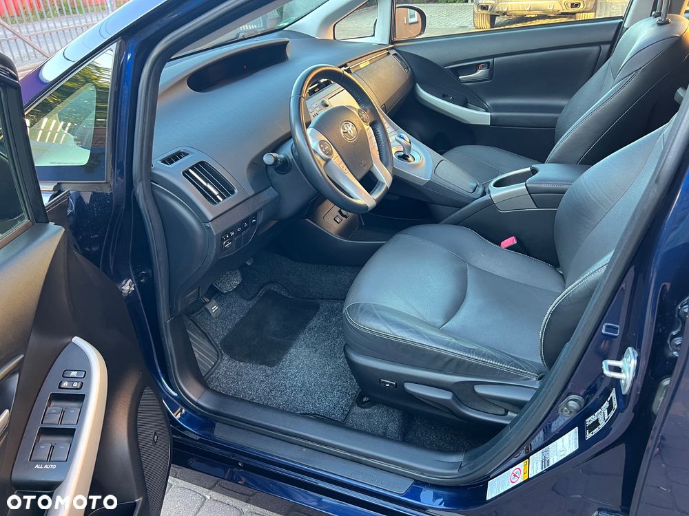 Toyota Prius (Hybrid) Executive - 19