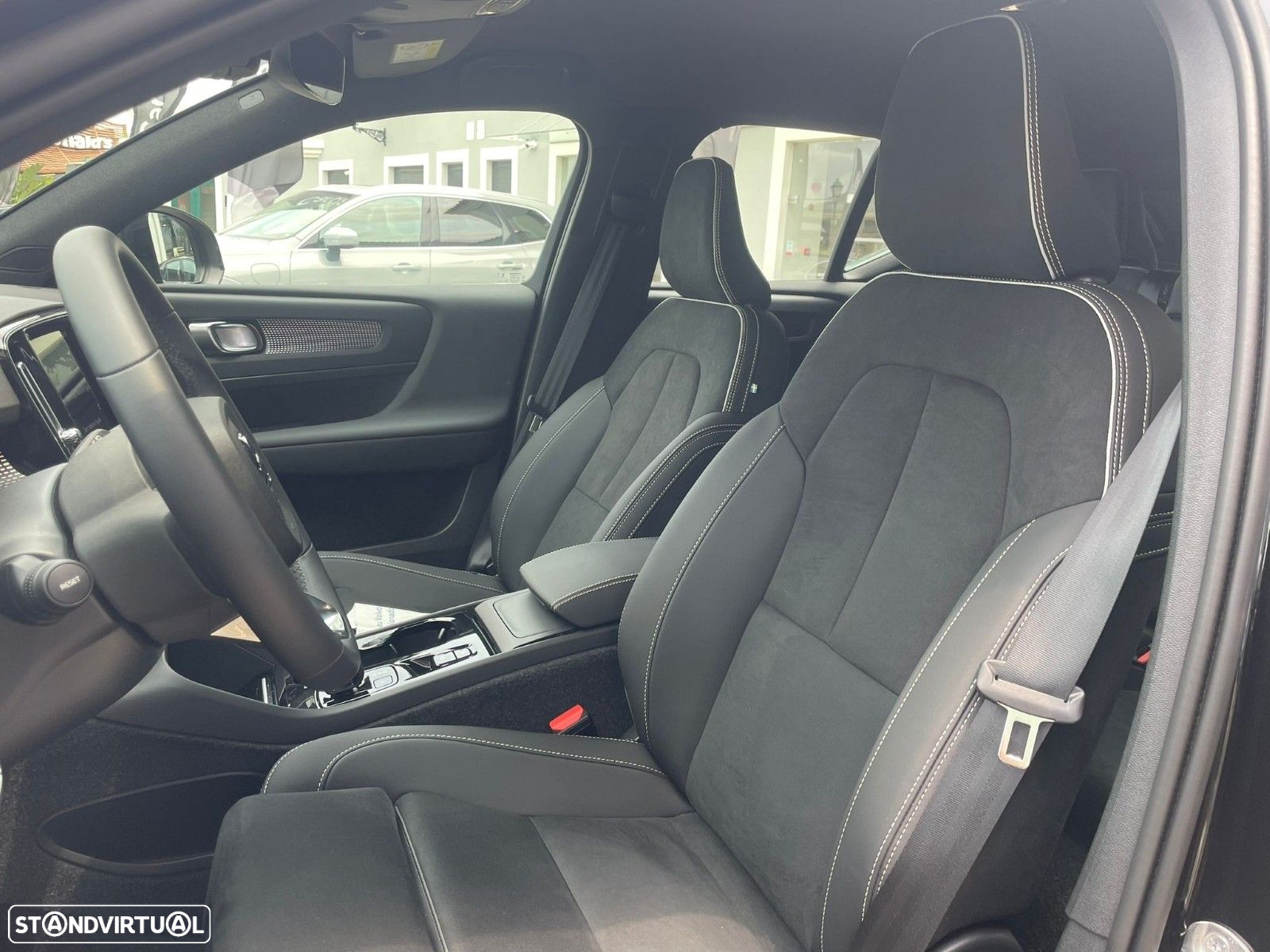 Volvo XC 40 1.5 T2 Plus Dark Auto - 3