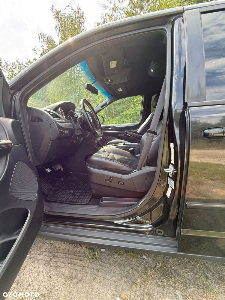 Dodge Grand Caravan 3.6 R/T - 11