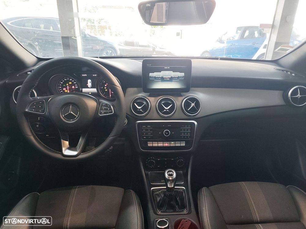 Mercedes-Benz CLA 180 d Urban - 18