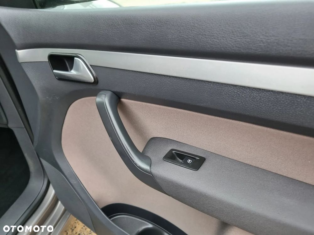 Volkswagen Touran 2.0 TDI Highline - 10