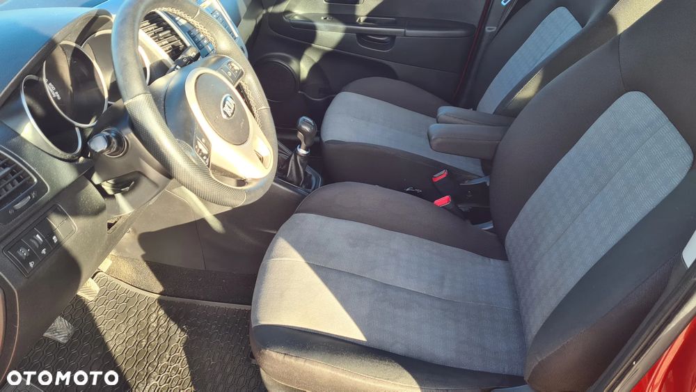 Kia Venga - 24